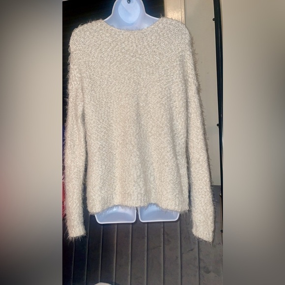 Abercrombie & Fitch V-Neck Fuzzy Sweater metallic threadingXS/S - Picture 12 of 13